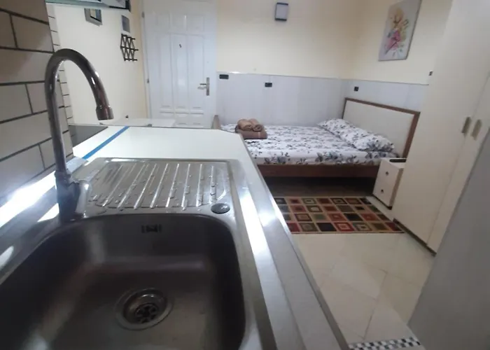 Lovely Appartament 1-3 Lägenhet Tirana